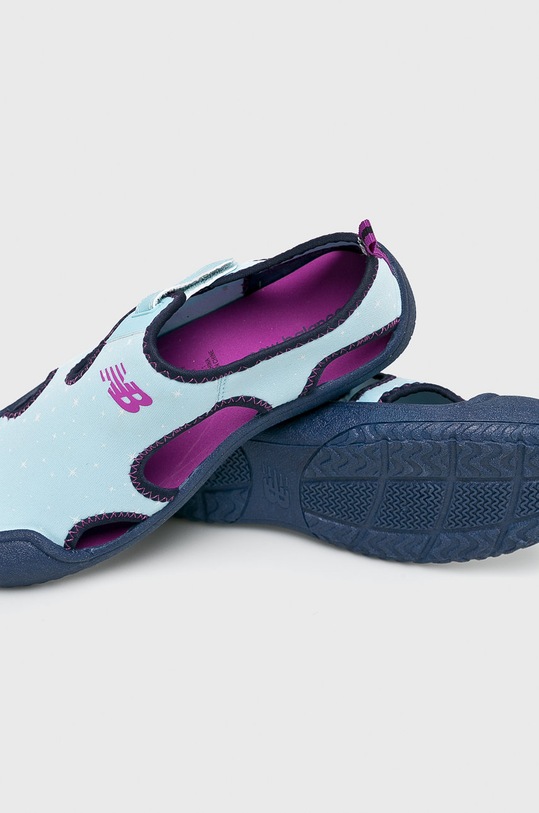 Chlapec New Balance - Detské sandále K2013LB modrá