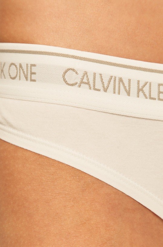 Calvin Klein Underwear - Stringi CK One biały 000QF5733E