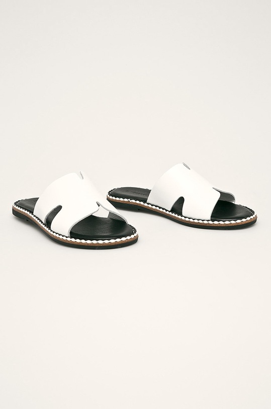 Tamaris - Kožené šľapky 1.1.27163.24.100 biela SS20