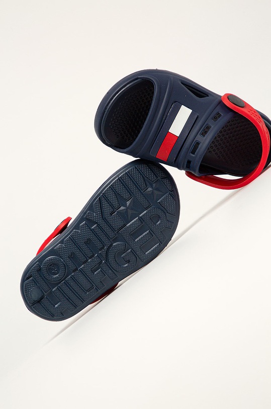 Tommy Hilfiger - Klapki dziecięce granatowy T3X2.30744.22.27