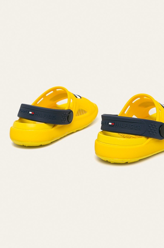 CHLAPEC Tommy Hilfiger - Dětské sandály T3X2.30744.28.33 žlutá