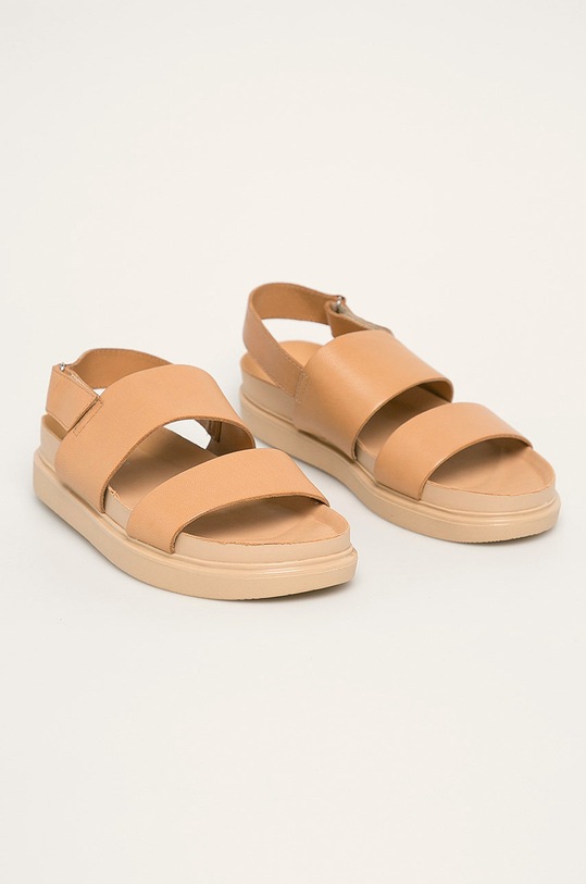 Vagabond Shoemakers - Kožené sandály Erin 4932.401.10 béžová SS20