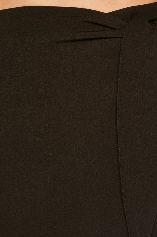 Tally Weijl - Pantaloni scurti negru SSHPEGUKO