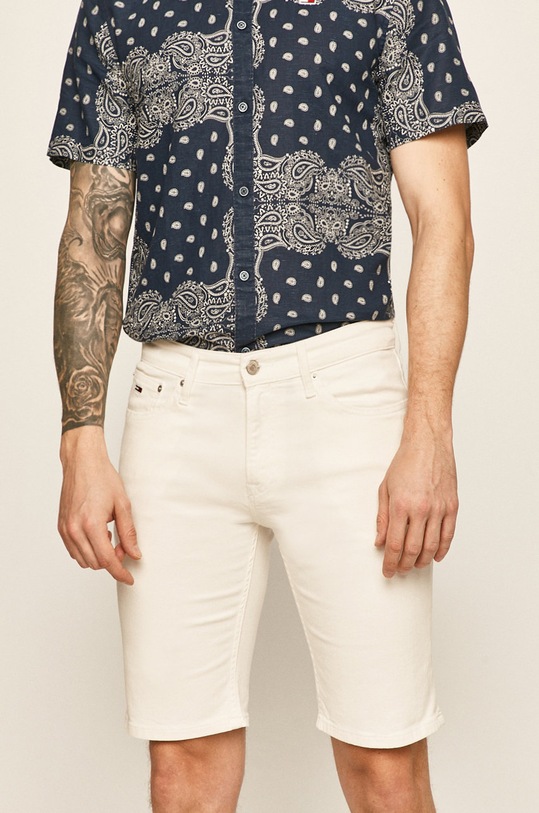 Tommy Jeans - Szorty jeansowe DM0DM07960 z elastanem biały DM0DM07960