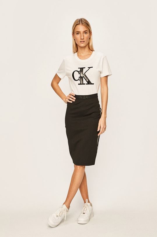 Calvin Klein Jeans - Tričko J20J212919 bílá SS20