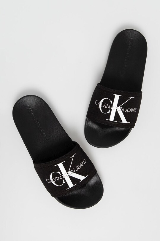 Natikače Calvin Klein Jeans SLIDE MONOGRAM CO YM0YM00061BDS crna SS23