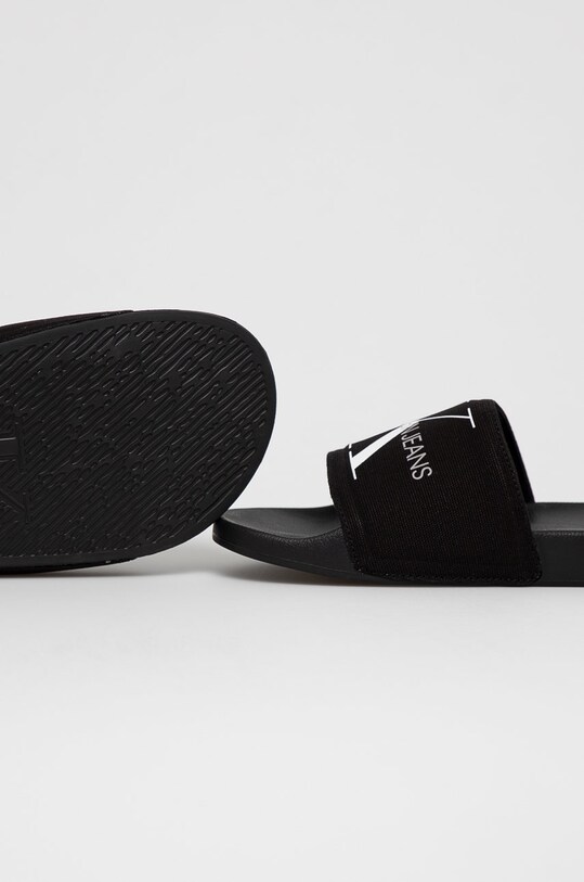 Обувки Чехли Calvin Klein Jeans SLIDE MONOGRAM CO YM0YM00061BDS черен