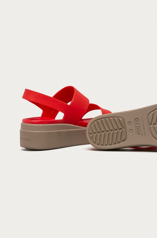 Sandály Crocs Brooklyn Low Wedge oranžová KLYN.LOW.WEDGE.W.206453