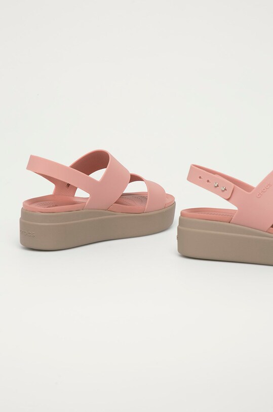 Obuwie Crocs sandały Brooklyn Low Wedge KLYN.LOW.WEDGE.W.206453 różowy