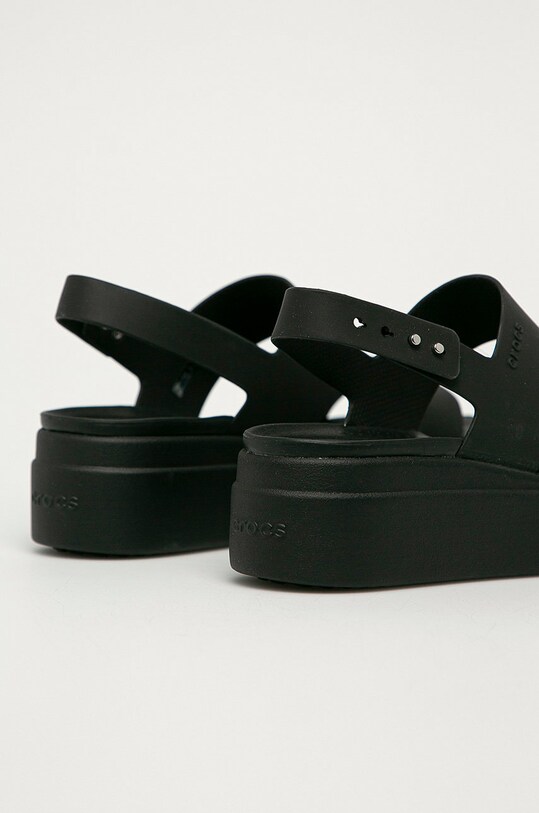 Obuwie Crocs sandały Brooklyn Low Wedge KLYN.LOW.WEDGE.W.206453 czarny