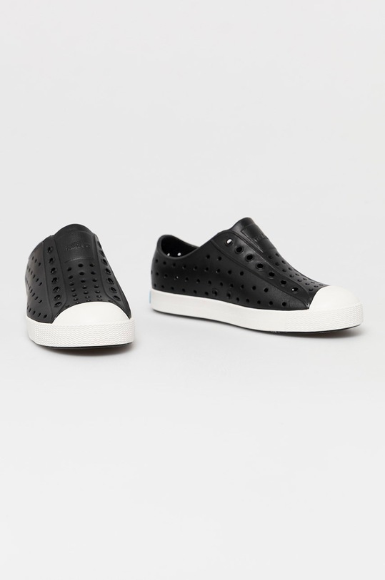 Παιδικά πάνινα παπούτσια Native JEFFERS.JUNIOR.12100100 μαύρο SS22