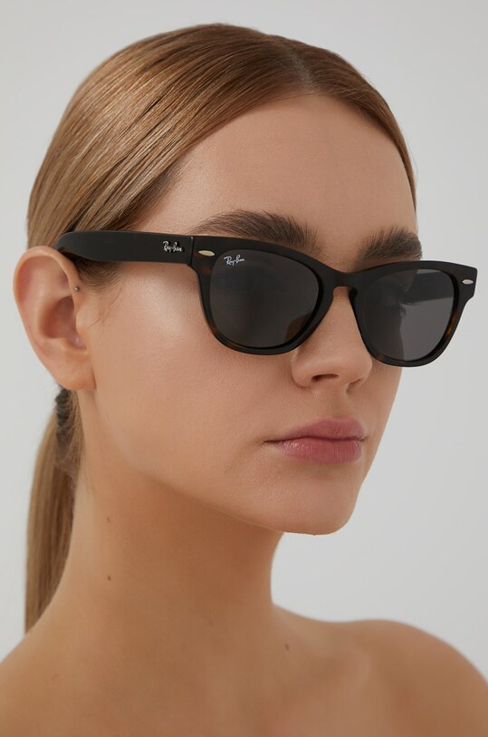 Ray-Ban Okulary przeciwsłoneczne LARAMIE 0RB2201 brązowy 0RB2201