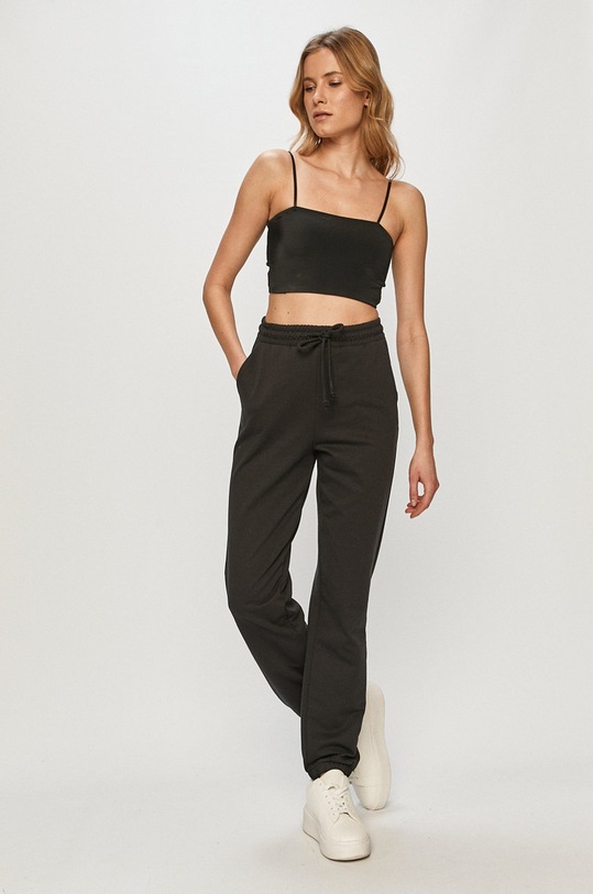 Vero Moda - Nohavice 10251096 čierna SS21