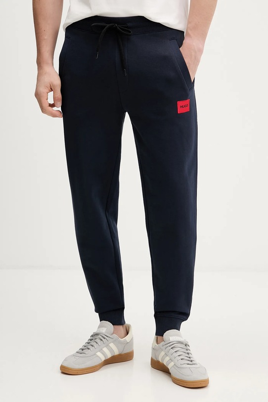 Βαμβακερό παντελόνι HUGO San Jared-C πλεκτό ύφασμα σκούρο μπλε 50447963