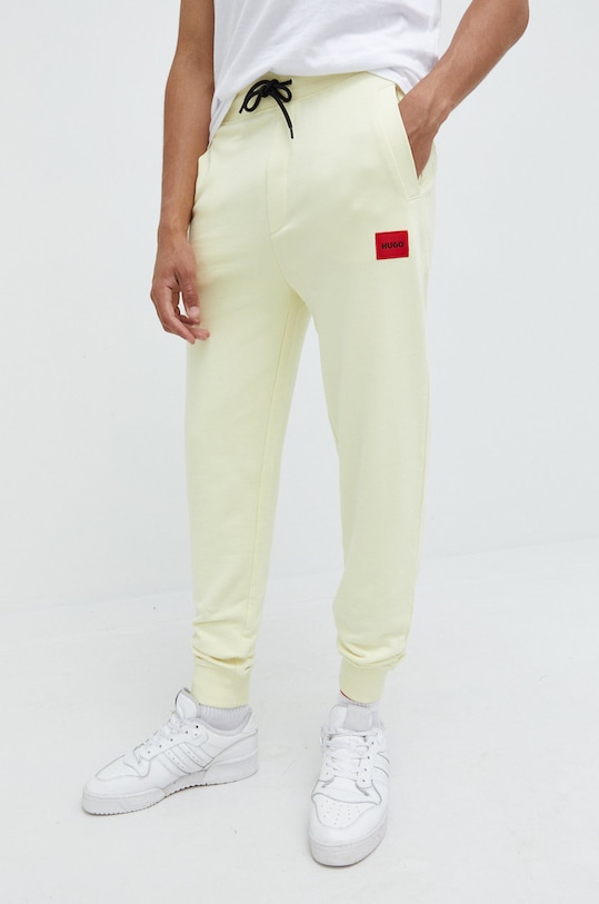HUGO spodnie dresowe bawełniane z elastanem żółty 50447963