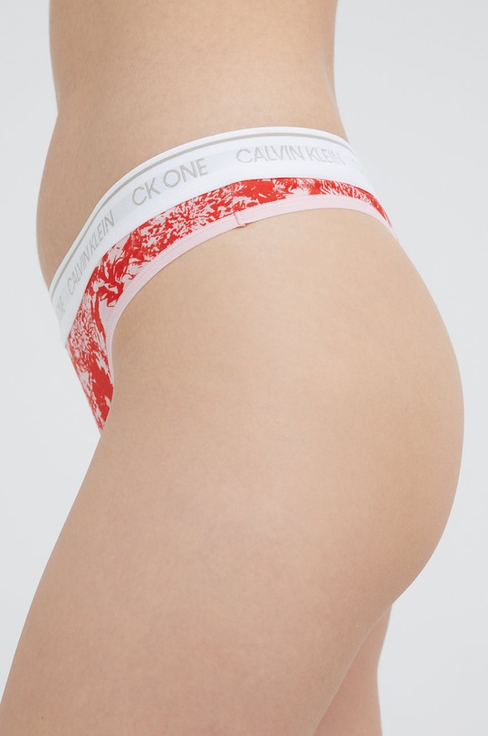 Tanga Calvin Klein Underwear 000QF5733E.PPYY červená SS22