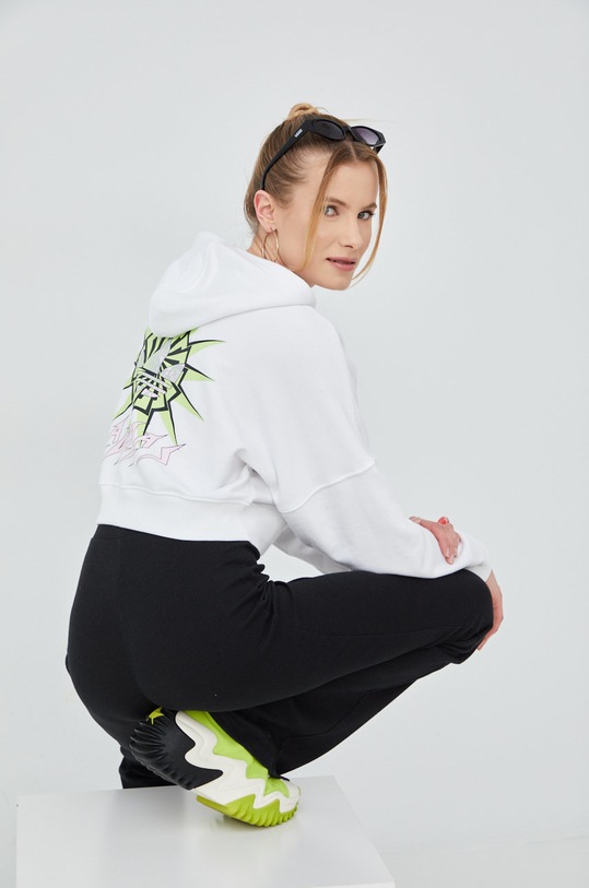 Dukserica adidas Originals print bijela HT5977