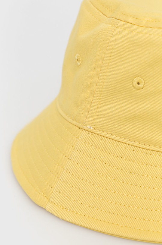 Pamučni šešir Levi's D6638.0001 zlatna SS22