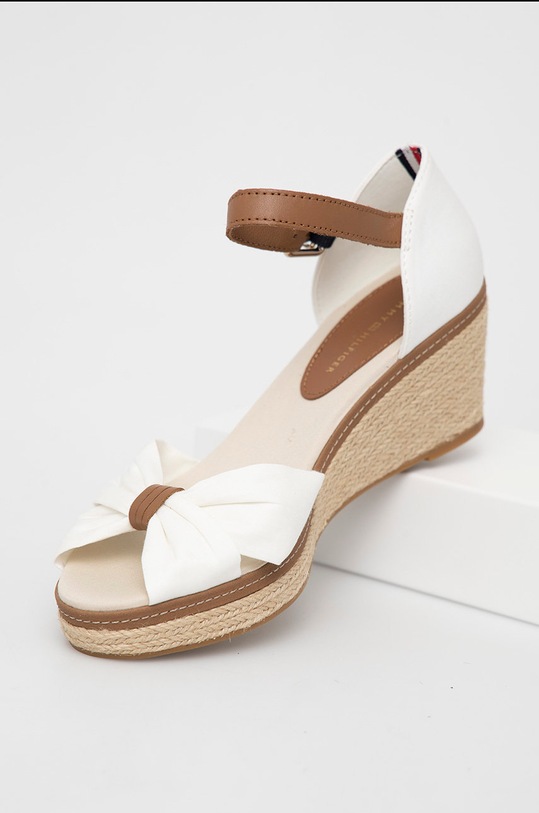 Sandály Tommy Hilfiger FW0FW00906.YBL bílá SS22