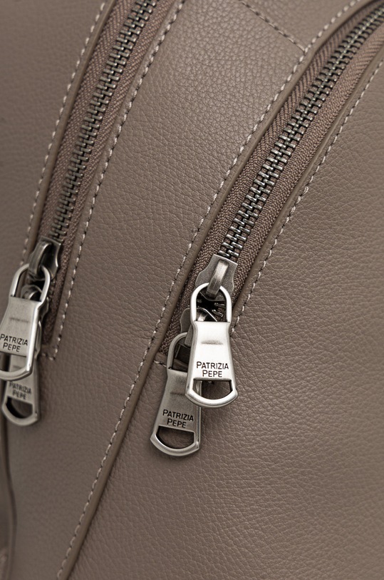 Кожена раница Patrizia Pepe кафяв CB0056.L001