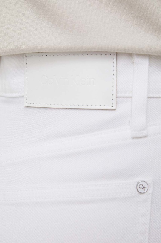 Calvin Klein - Jeansy Mom Jean biały K20K203570.PPYY