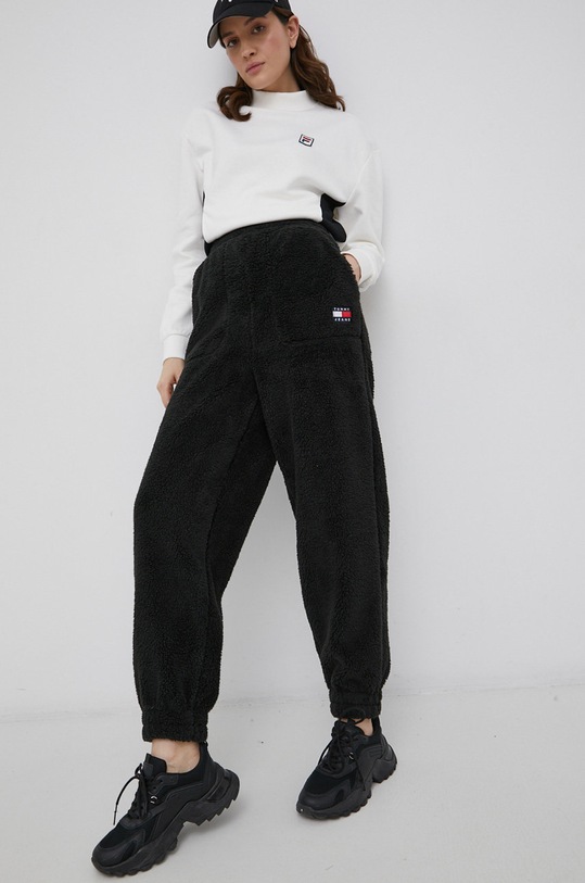 Штани Tommy Jeans аплікація чорний DW0DW11885.PPYY