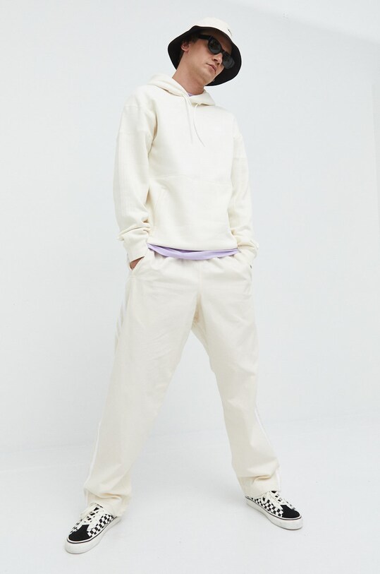 Βαμβακερό παντελόνι adidas Originals HT1651 μπεζ SS22