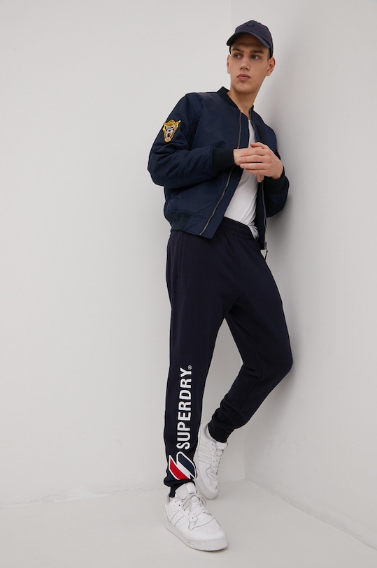 Donji dio trenirke Superdry M7010801A.JKE mornarsko plava SS22