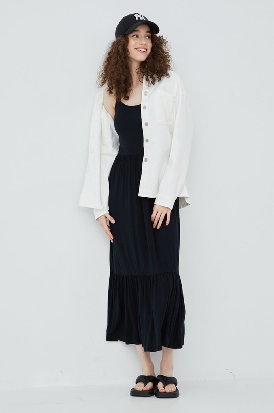 Pieces sukienka 17120460.Black czarny SS22