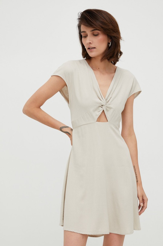 Vero Moda sukienka z domieszką lnu 10260353.SilverLini beżowy SS22