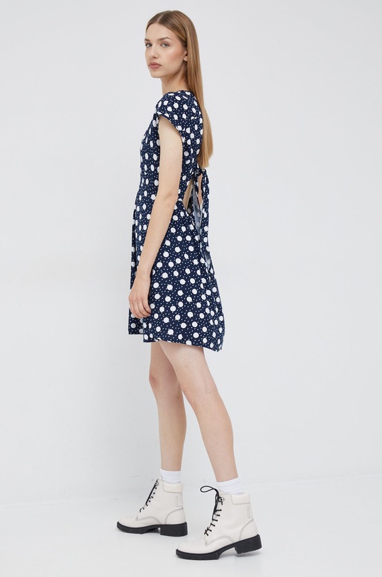 Vero Moda sukienka z domieszką lnu 10260353.NavyBlaze1 granatowy SS22