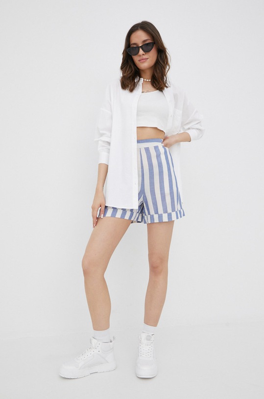 Vero Moda szorty z domieszką lnu 10261107.BlueBell niebieski SS22