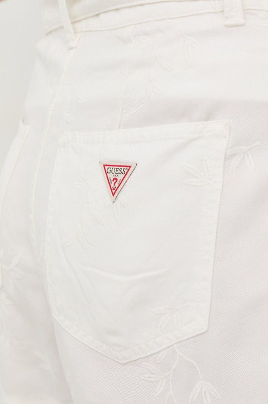 Kraťasy Guess bílá W2GD0D.WDP84