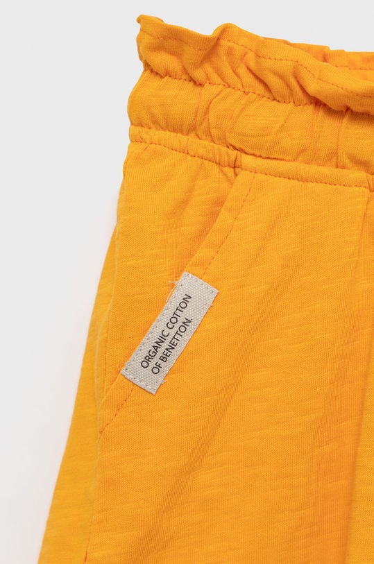 DÍVKA Dětské bavlněné šortky United Colors of Benetton 3F42C900U.G oranžová