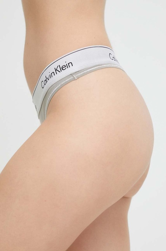 Calvin Klein Underwear stringi 000QF7208E.PPYX szary SS23