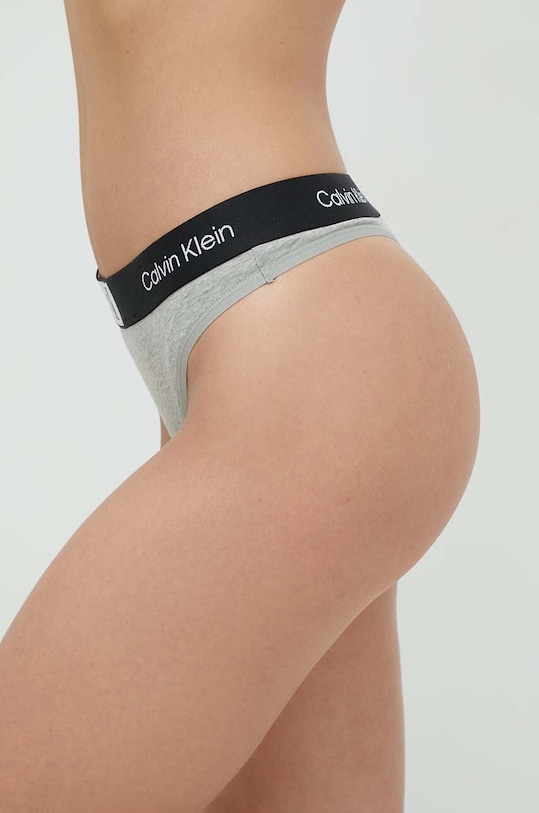 Oblečenie Tangá Calvin Klein Underwear 000QF7221E.PPYX sivá