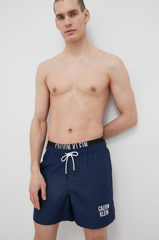 Calvin Klein szorty kąpielowe wzorzyste granatowy KM0KM00798.PPYX