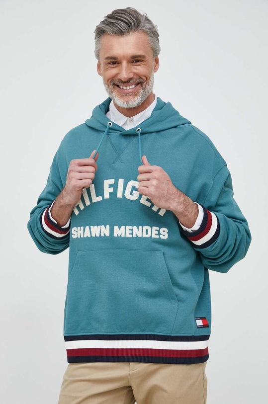 Mikina Tommy Hilfiger x Shawn Mendes MW0MW31185.PPYX tyrkysová SS23