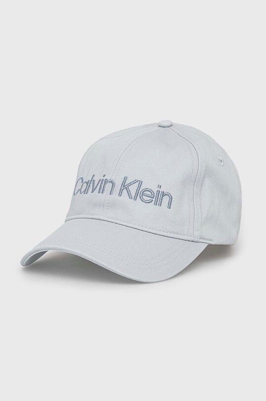 Памучна шапка с козирка Calvin Klein памук син K60K610613.PPYX