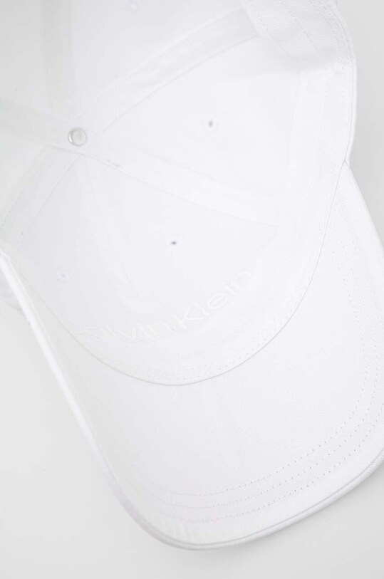 Pamučna kapa sa šiltom Calvin Klein bijela K50K510342.PPYX