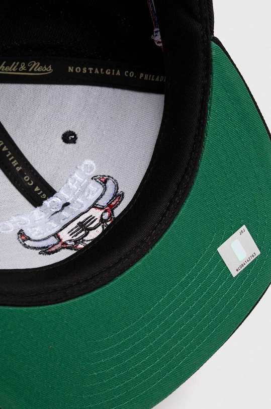 Καπάκι με μείγμα μαλλί Mitchell&Ness Chicago Bulls μαύρο HHSS2976.CBUYYPPPBLC