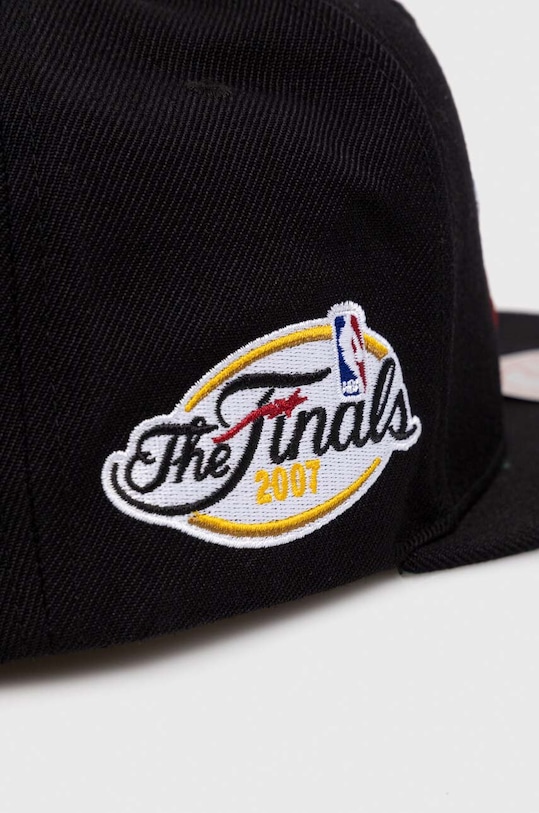 Καπάκι με μείγμα μαλλί Mitchell&Ness Miami Heat HHSS2976.MHEYYPPPBLC μαύρο SS23