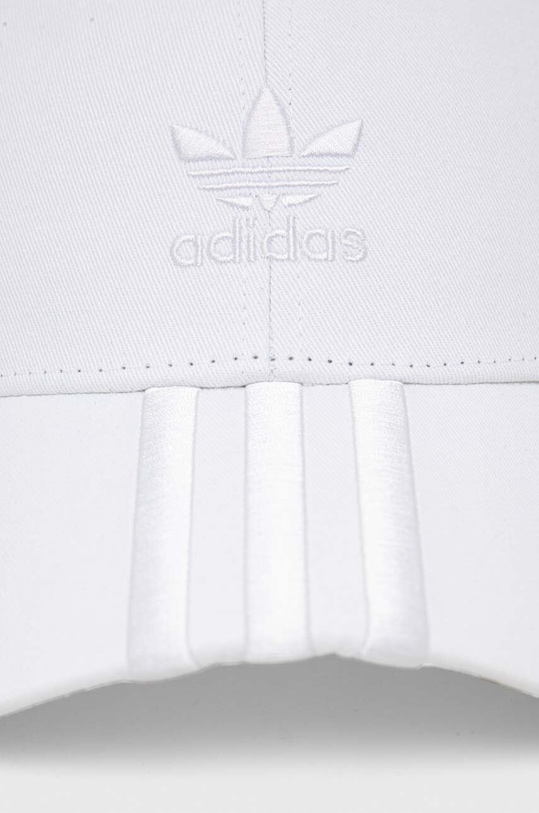 Шапка с козирка adidas Originals IL4851 бял AW24