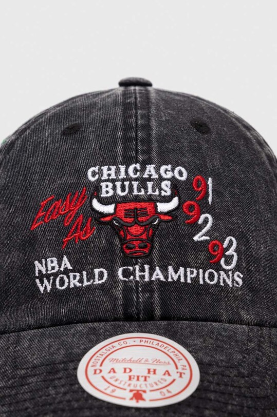 Mitchell&Ness czapka z daszkiem bawełniana Chicago Bulls 6LUXFH21HW004.CBUBLCK czarny SS23