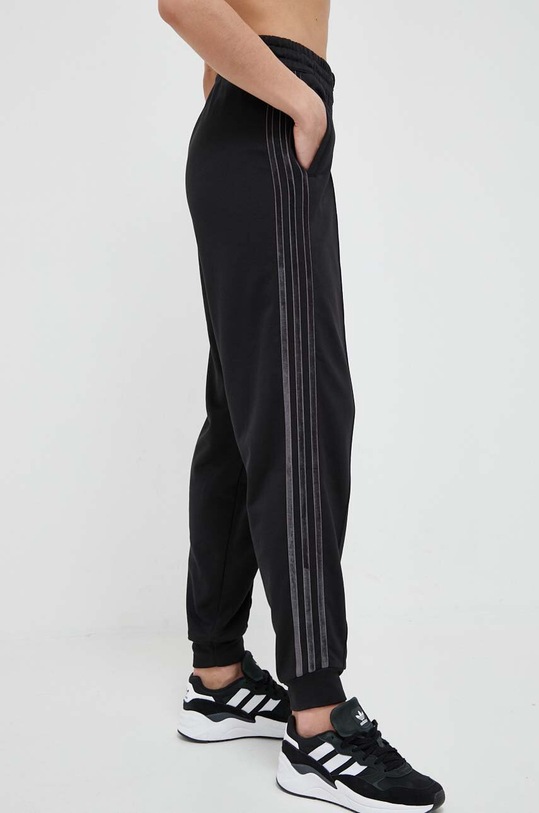 Спортивный костюм adidas HY5912