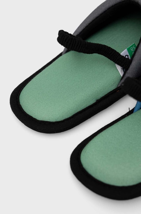 Chłopiec United Colors of Benetton kapcie dziecięce x Scooby-Doo! 8G5M0D00M.G.SEASONAL szary