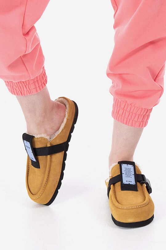 MCQ suede sliders Grow-Up 682023R27982001 yellow SS23