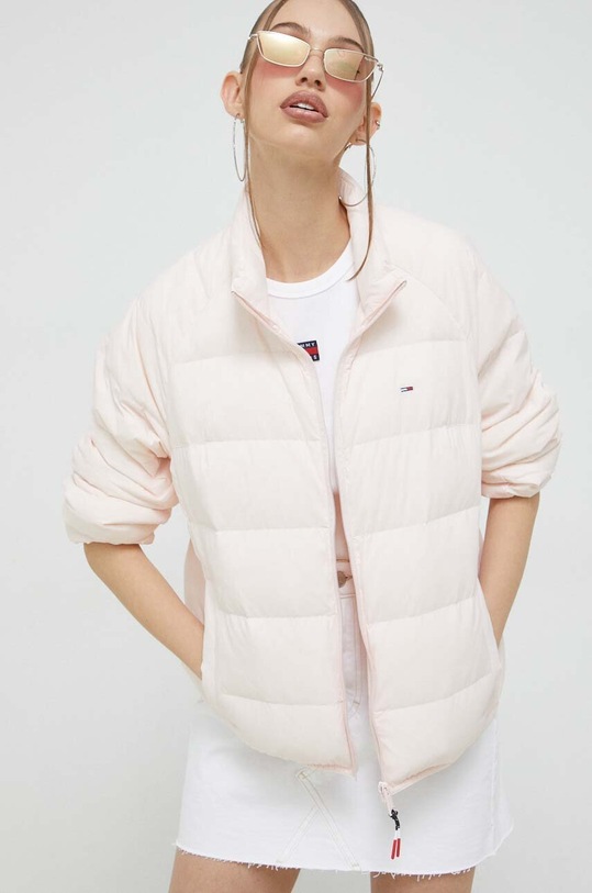 Péřová bunda Tommy Jeans růžová DW0DW14929.PPYX