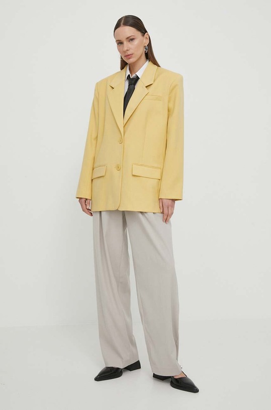 Gestuz zakó Paula 10907014 sárga SS24