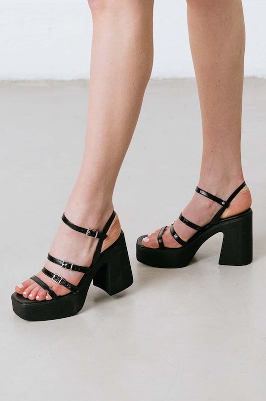 Sandali Jonak PUZZLE VERNIS PLISSÉ 3400032 črna